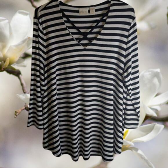 Chico's medium (2) long sleeve black and white rayon blend stretch woman's top. - Picture 1 of 1